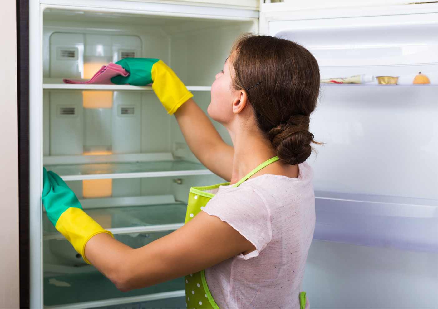 Best Ways to Remove Bad Smell from Fridge Naturally